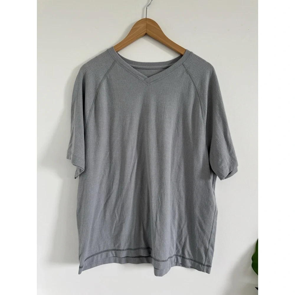 Lululemon Light Gray Lightweight Short Sleeve Activewear‎ Shirt Men's Size L